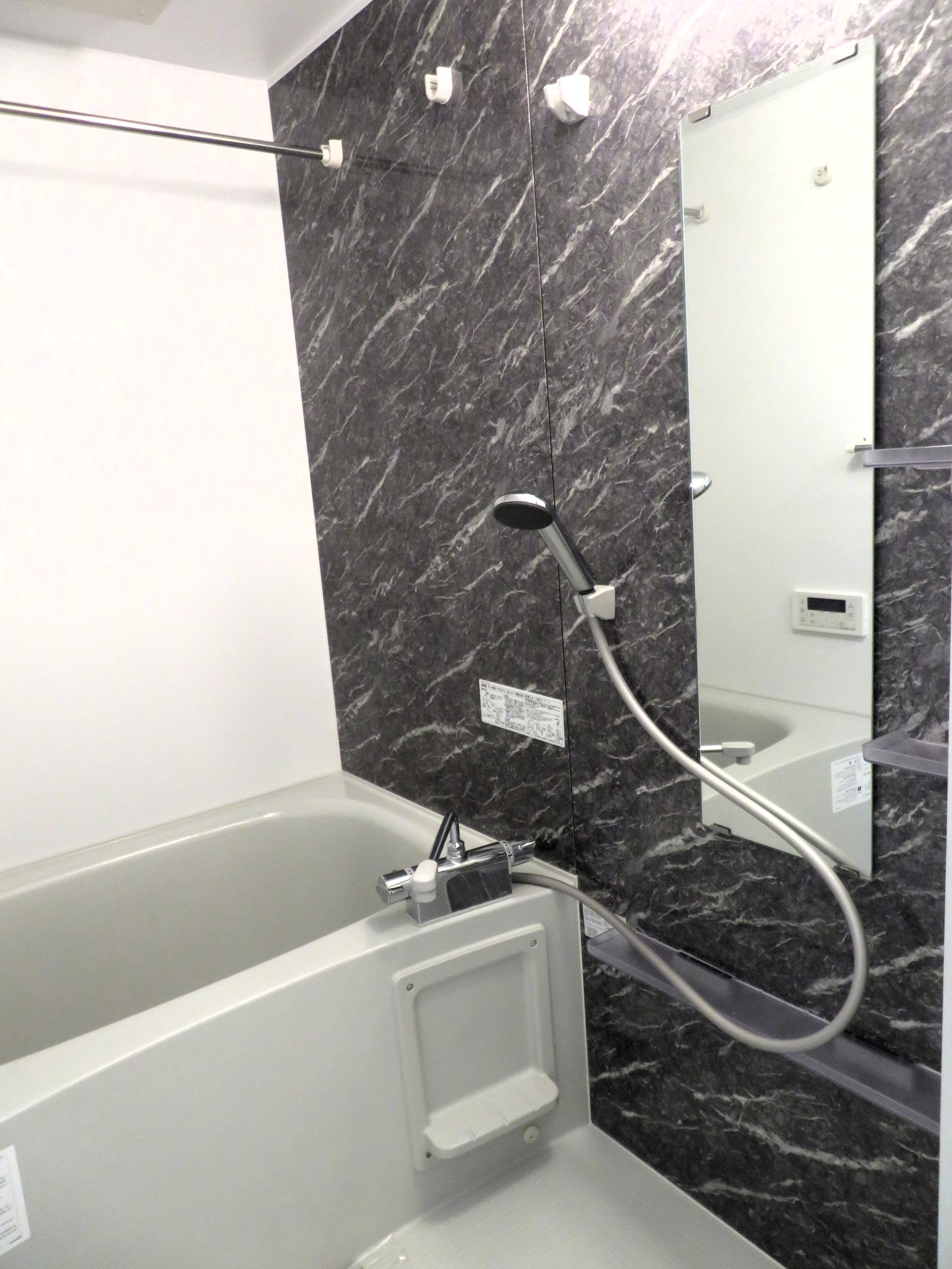 バス・シャワールーム　浴室乾燥機付きお風呂です。