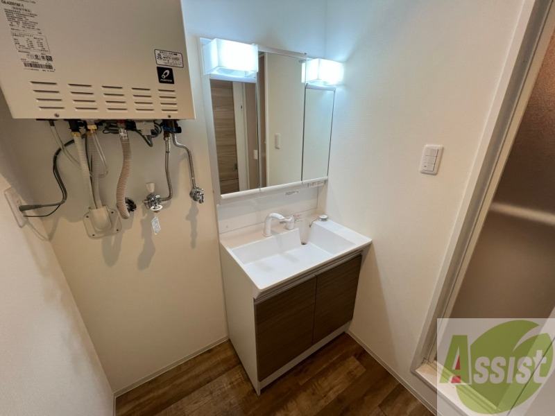 洗面設備　シャンプードレッサー。身支度はここでばっちりですね。