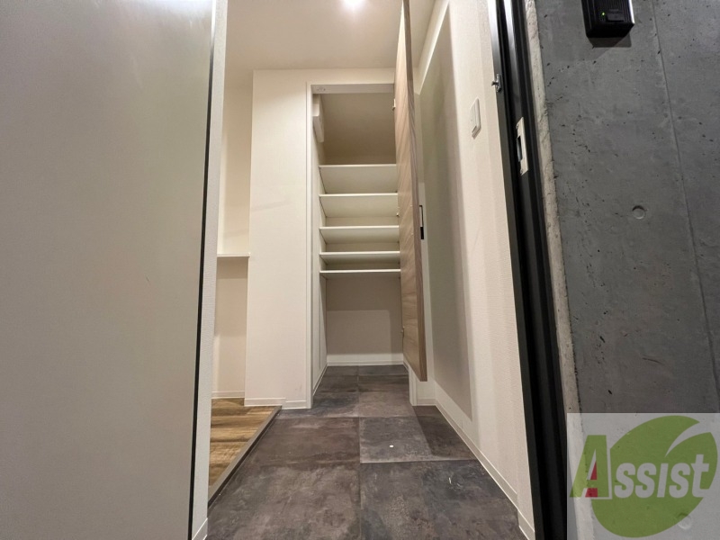 玄関　玄関の様子です。明るい印象ですね。気分もあがりそう。