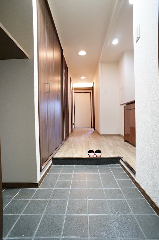 玄関　※同物件別号室の写真です★（実際のお部屋とは異なります）