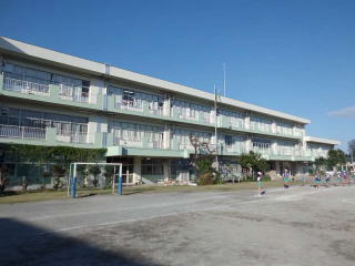 小学校　小山小学校（小学校）まで560m