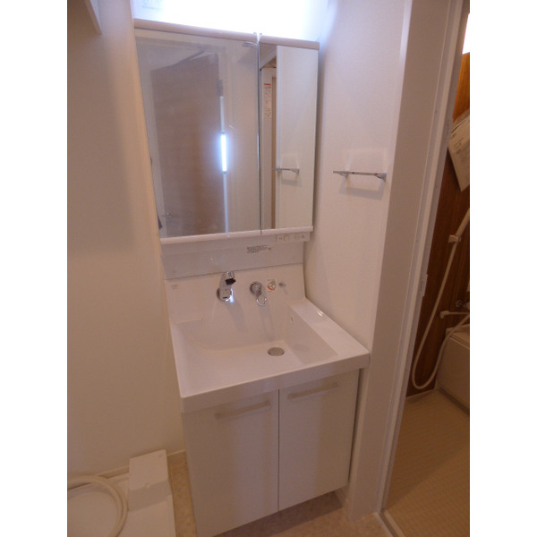 洗面設備　脱衣所、棚有り！