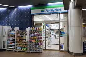 コンビニ　ファミリーマートTX六町駅／S店（コンビニ）まで217m