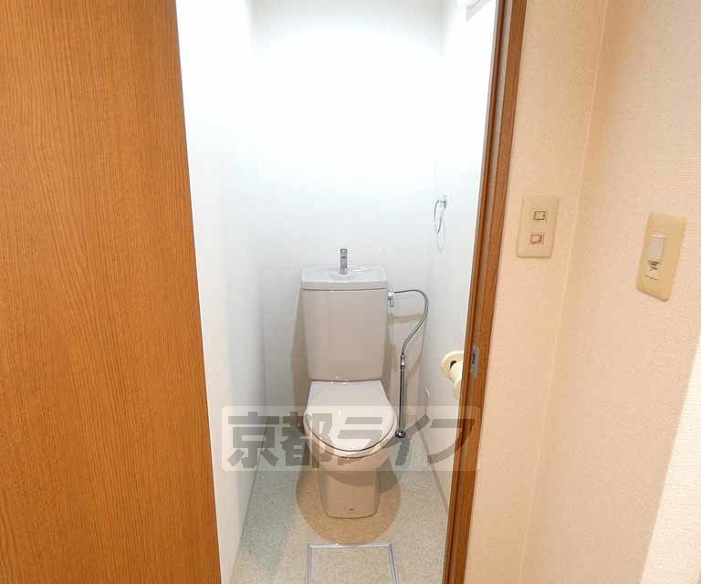 トイレ　神宮丸太町駅近くのＲＣ造のセパレートマンションです。