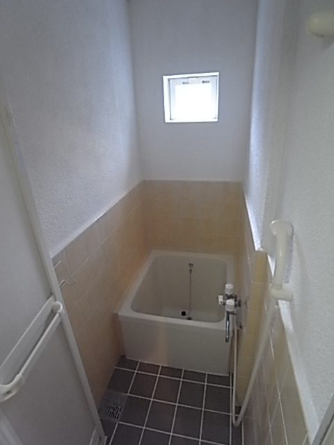 バス・シャワールーム　お風呂・トイレ別のセパレートはいいですね。