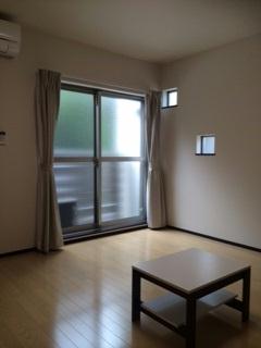 居室・リビング　角部屋小窓付き