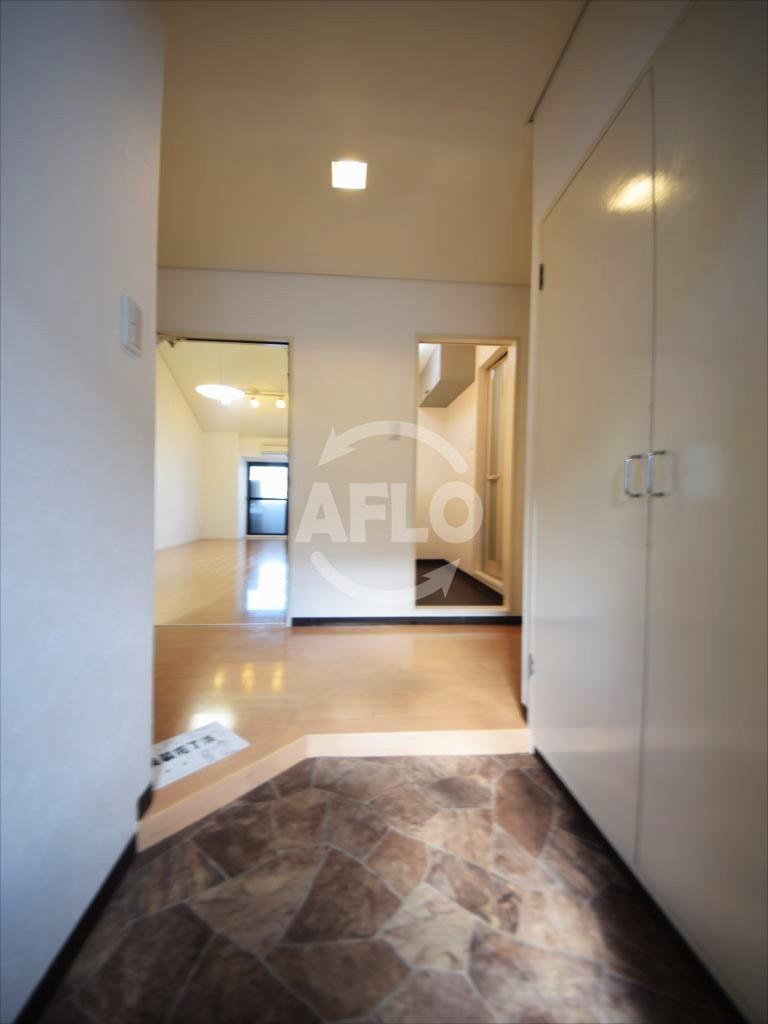 玄関　ジョエロ堀江　玄関