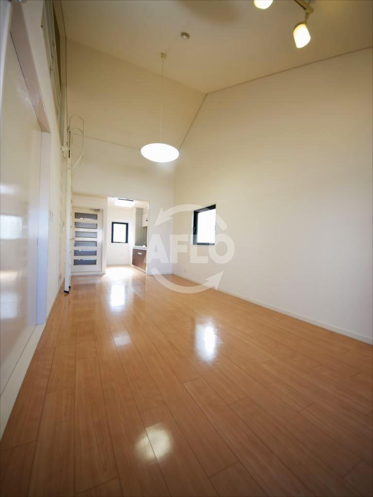 居室・リビング　ジョエロ堀江　開放感のあるリビング