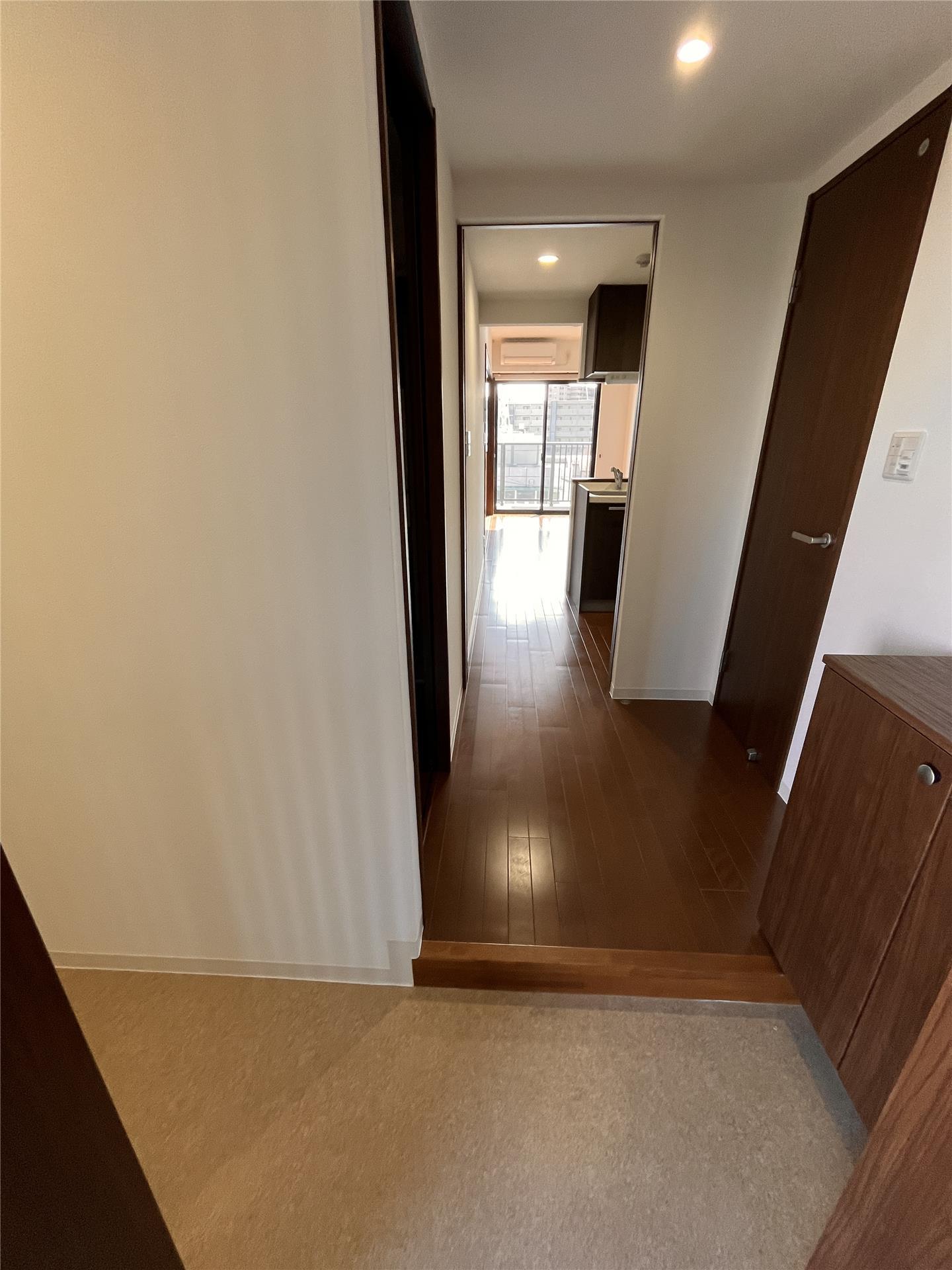 玄関　写真は別部屋です。