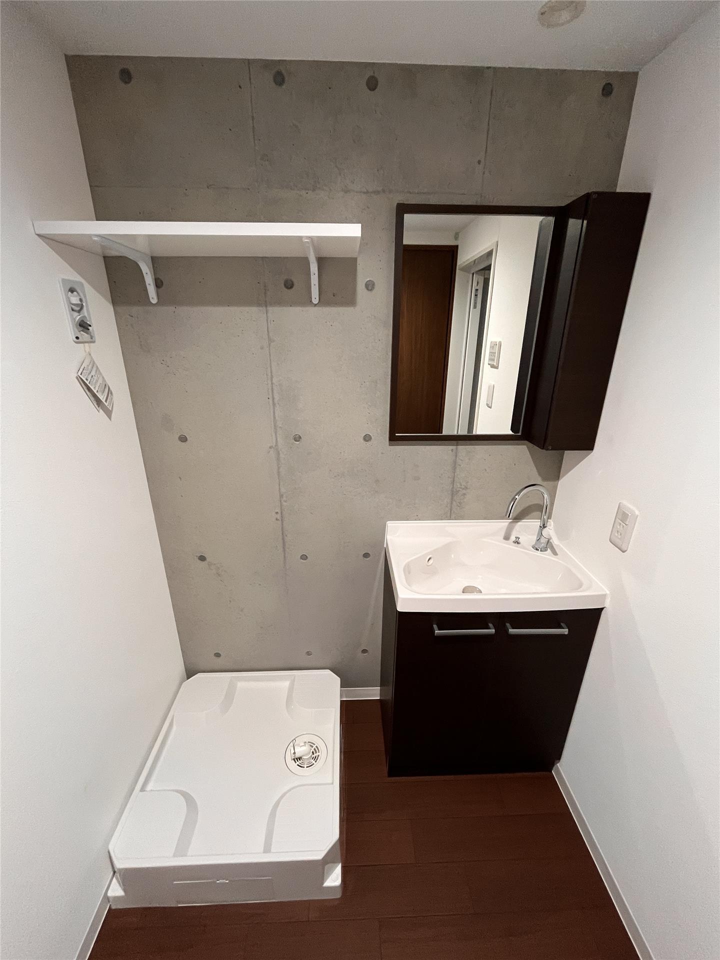 洗面設備　写真は別部屋です。