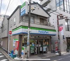 コンビニ　ファミリーマート 渋谷神山町店（コンビニ）まで584m