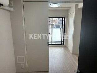 その他部屋・スペース　開放的な寝室です