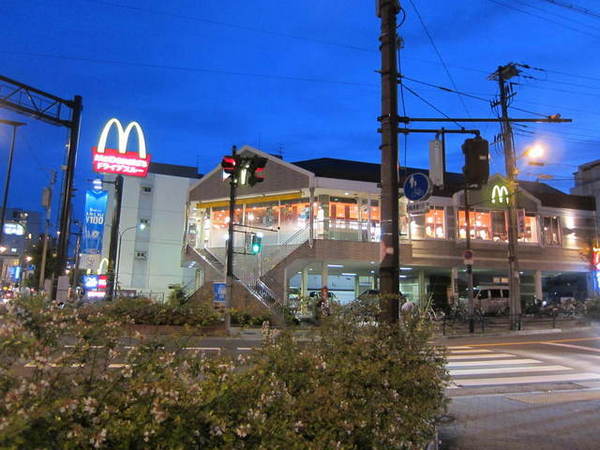 飲食店　マクドナルド文の里店（飲食店）まで906m