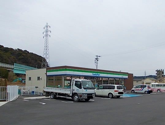 コンビニ　ファミリーマート日高萩原店様（コンビニ）まで50m