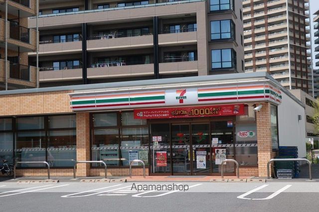 コンビニ　セブンイレブン（コンビニ）まで304m