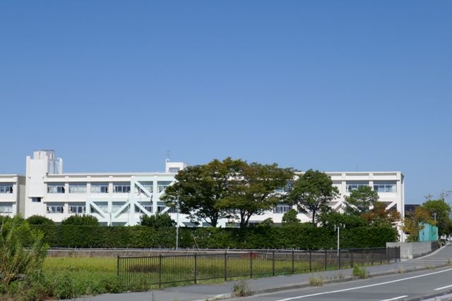 小学校　磐田市立竜洋北小学校（小学校）まで905m