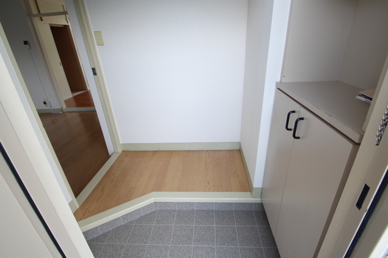 玄関　※別号室の写真です