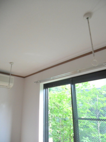 その他部屋・スペース　雨の日のお出掛けも安心　室内物干フック