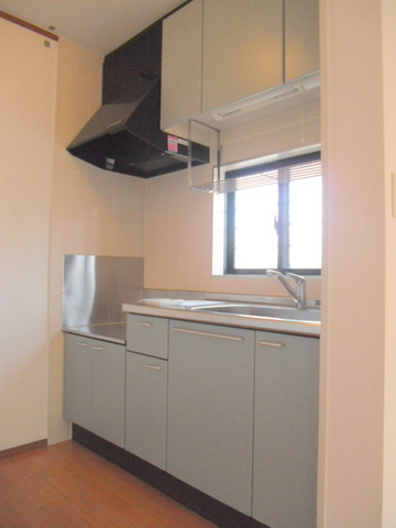 キッチン　窓があり明るいキッチン　２口ガスキッチン設置可能