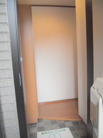 玄関　玄関スペース　トールタイプで大容量のシューズボックスあり