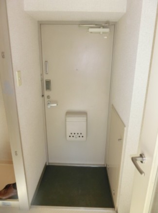 玄関　※別部屋参考写真