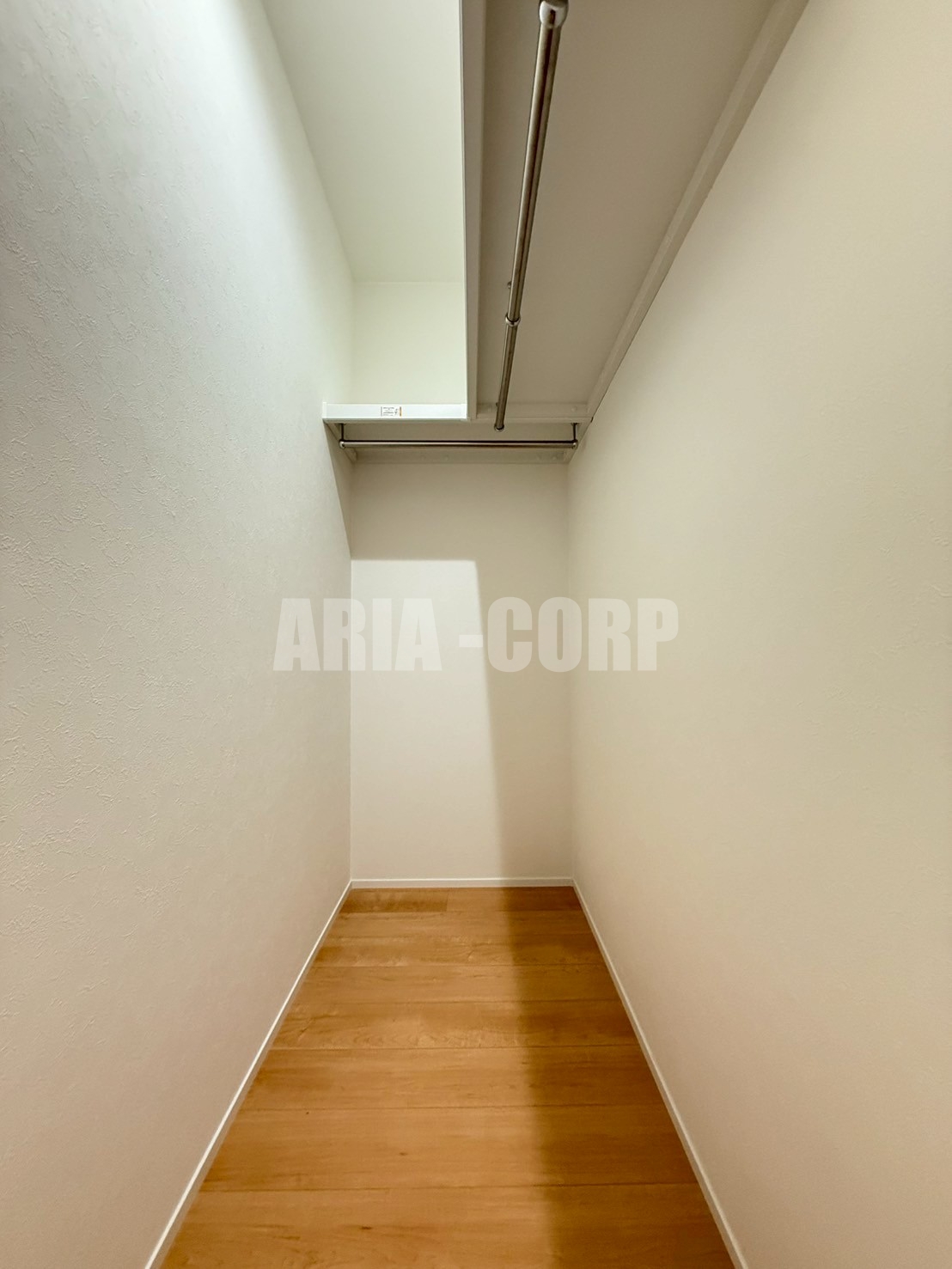 収納　同仕様：ウォークインクローゼット、上部には便利な棚付きです♪