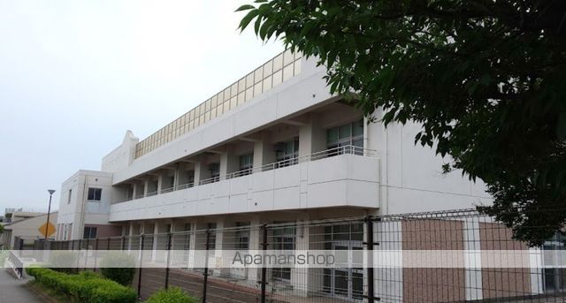 中学校　横浜市立岩井原中学校（中学校）まで475m