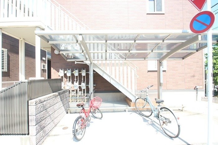 駐車場　屋根付きの駐輪場です