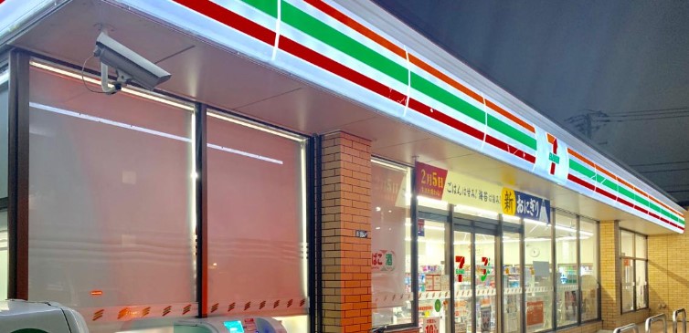 コンビニ　セブンイレブン（コンビニ）まで400m