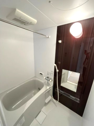 バス・シャワールーム　浴室乾燥機付きのお風呂です♪※同シリーズ物件写真になります