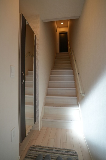 玄関　同じ施工会社のお部屋