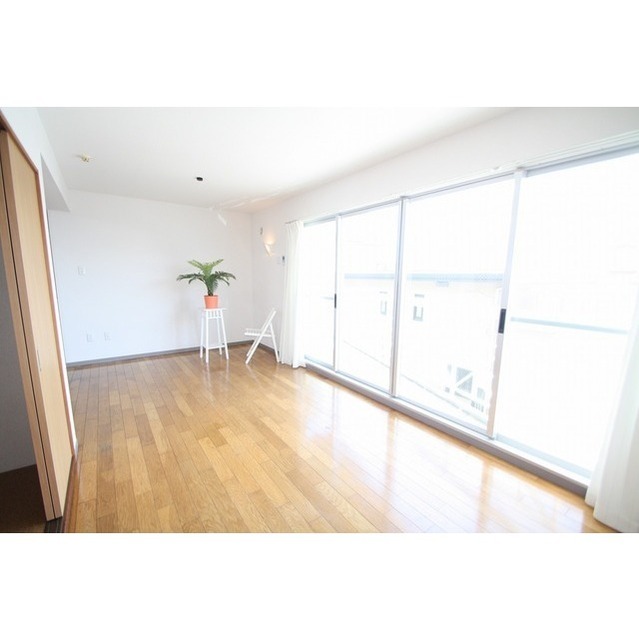 居室・リビング　明るいリビング１４帖