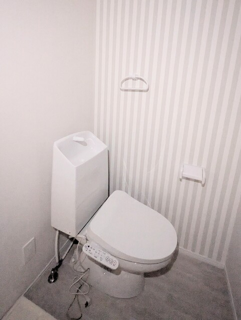 トイレ　温水洗浄便座