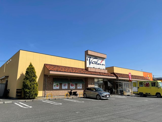 スーパー　ブイチェーン富田東店（スーパー）まで847m