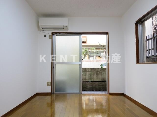 居室・リビング　こちらの居間で趣味の時間をお楽しみください