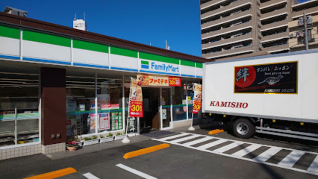 コンビニ　ファミリーマート秀栄多摩落合店（コンビニ）まで422m