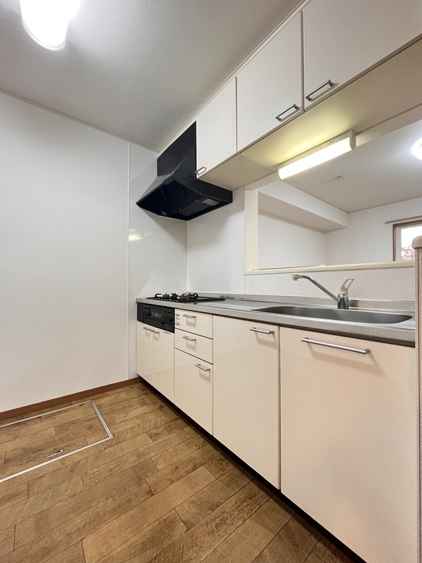 キッチン　収納力のあるキッチンスペース