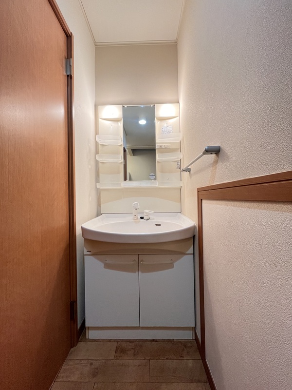 洗面設備　スタイリッシュな洗面台