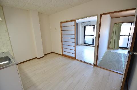 居室・リビング　室内