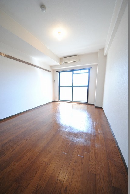 居室・リビング　写真は３２０号室