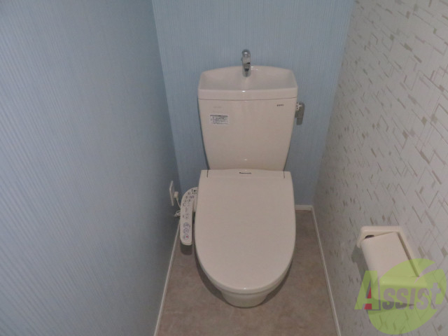 トイレ　トイレはこちらのウォシュレット付きになりますね
