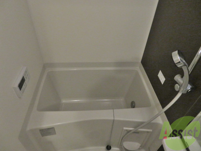 バス・シャワールーム　浴室はこちらの素敵なユニットバスになりますねー。