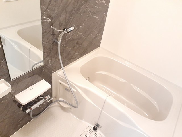 バス・シャワールーム　同建物別号室