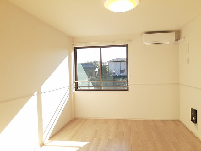 居室・リビング　同建物別号室