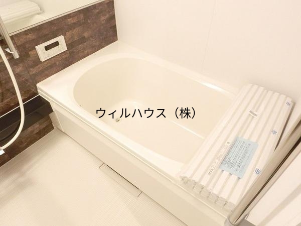 バス・シャワールーム　浴室乾燥機、追焚機能付の広々バスルーム！