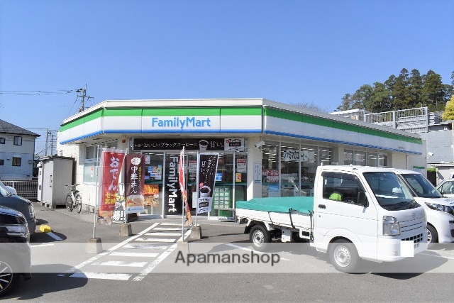 コンビニ　ファミリーマート（コンビニ）まで2005m