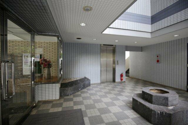 ロビー　グリフィン横浜