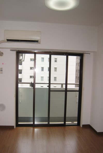 居室・リビング　グリフィン横浜