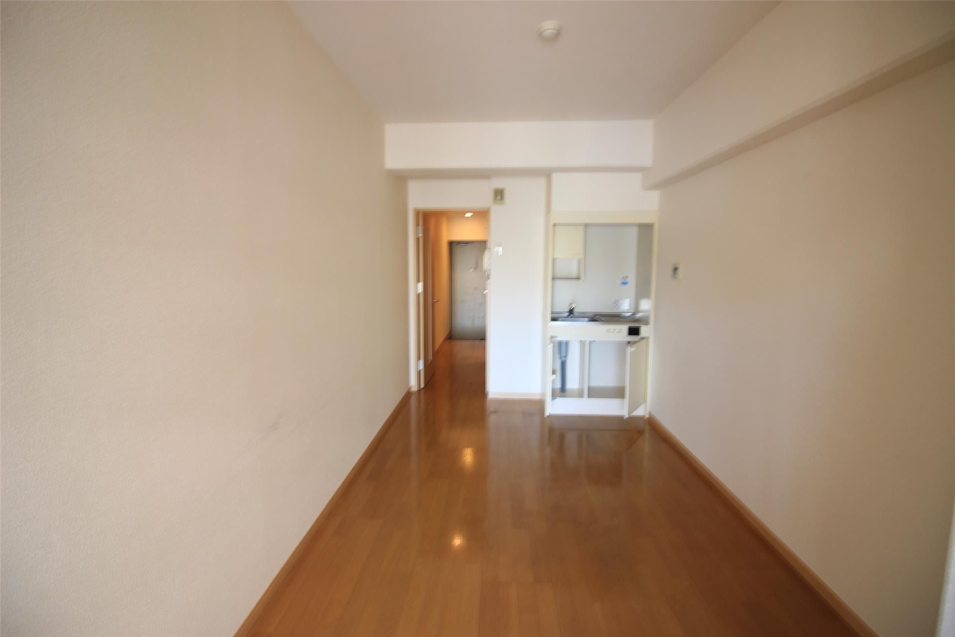 居室・リビング　同物件別室写真