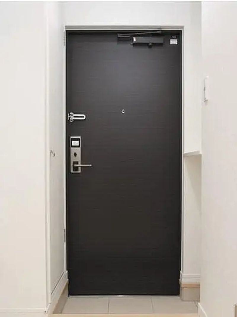 玄関　※別部屋の参考写真となります※現況優先※